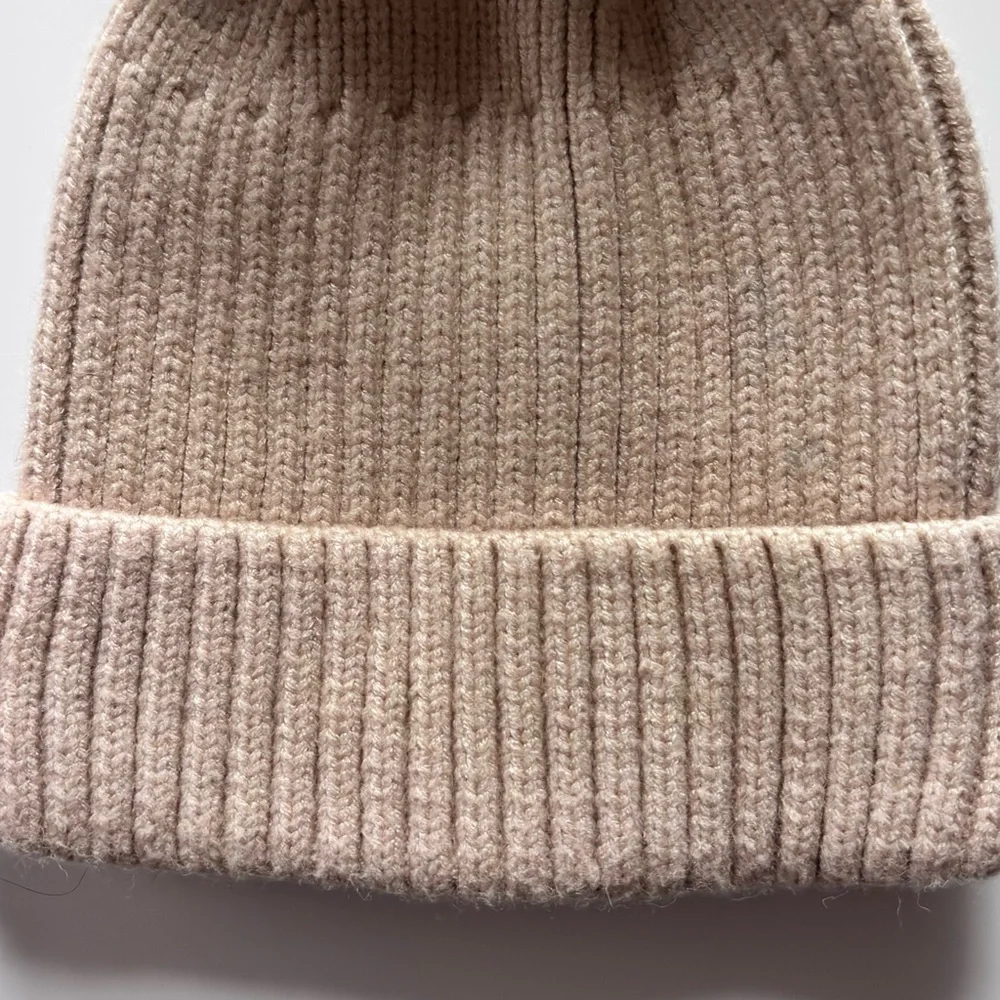 Zara hat color